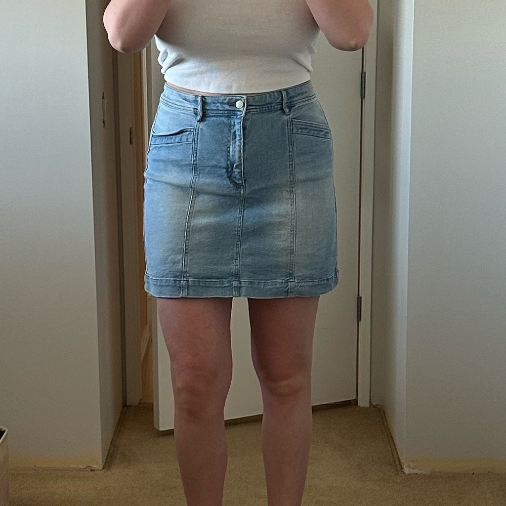 Stretchy denim skirt